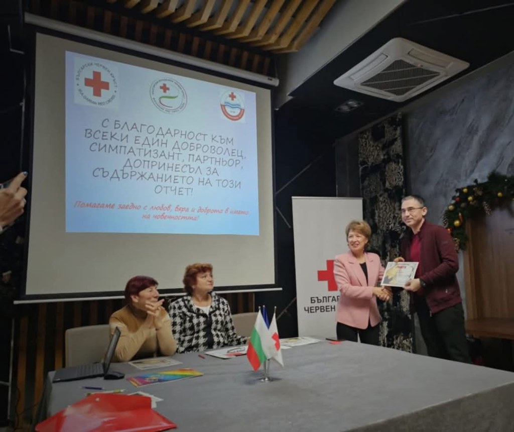 Награда за създадения от Йосифов Клуб "Академична Общност" към Български Червен Кръст